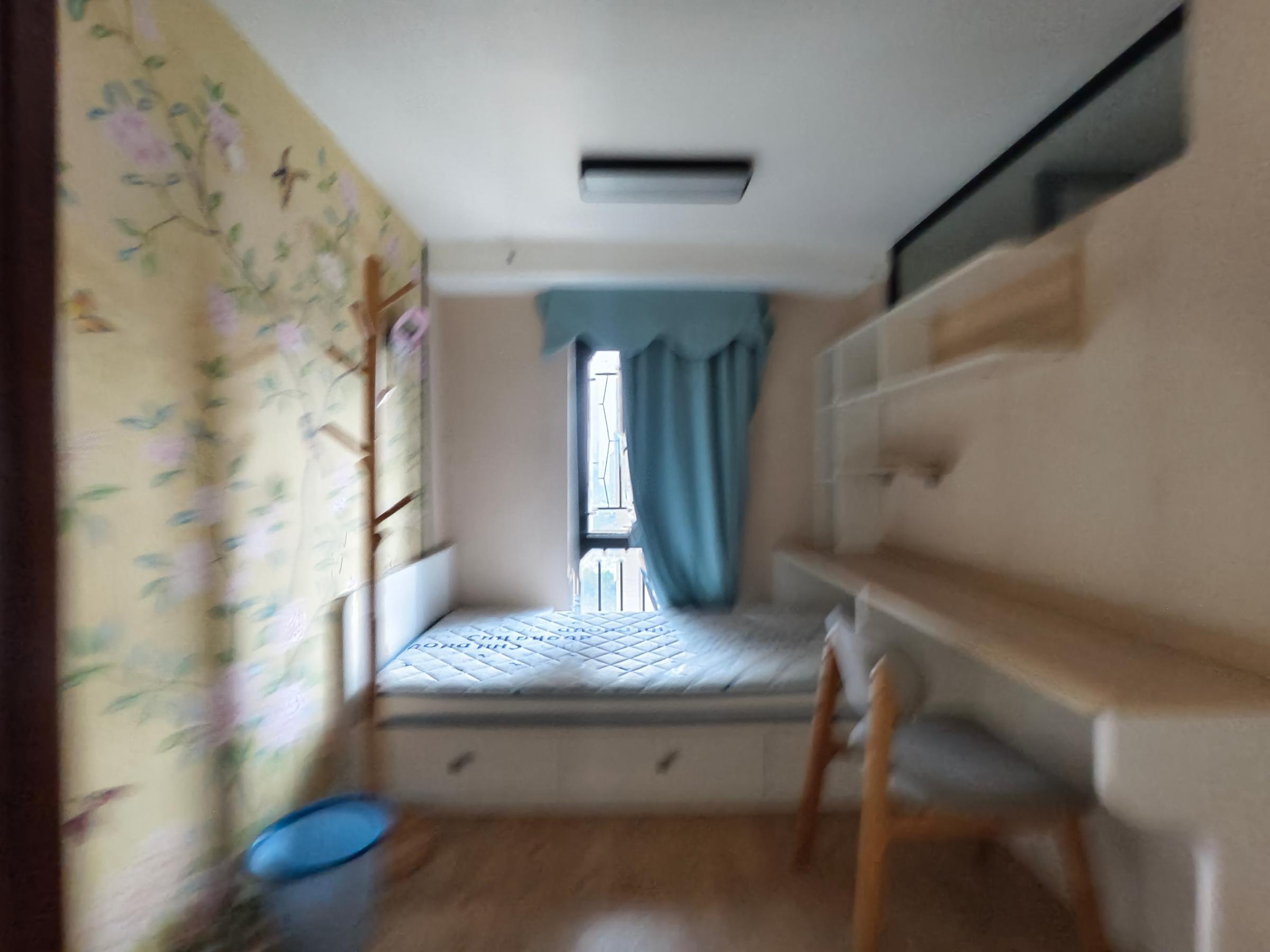 绿地中心（商住楼）出租房卧室