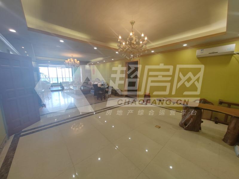 保利外滩一号出租房客厅