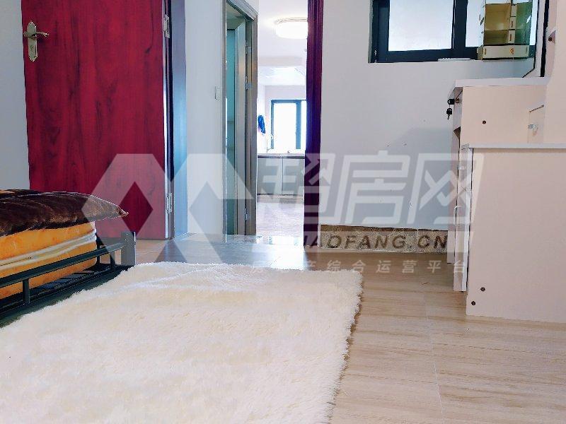 绿地中心（商住楼）出租房书房