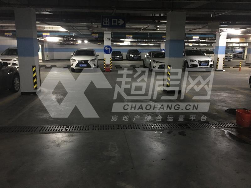 万科沁园出租房露台