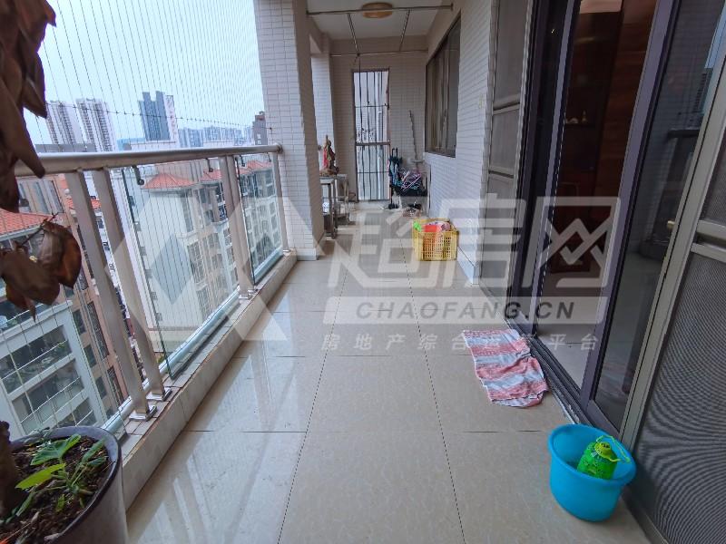景逸名轩出租房阳台