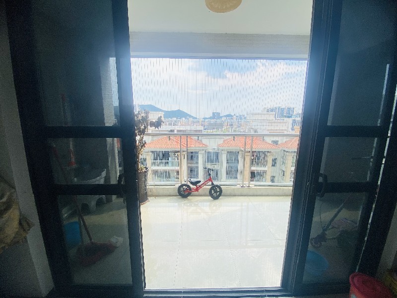 景逸名轩出租房阳台