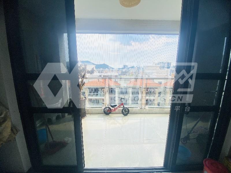 景逸名轩出租房阳台