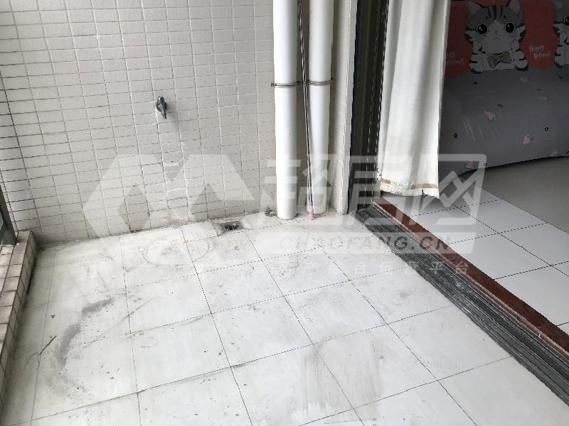 嘉信帝苑出租房阳台