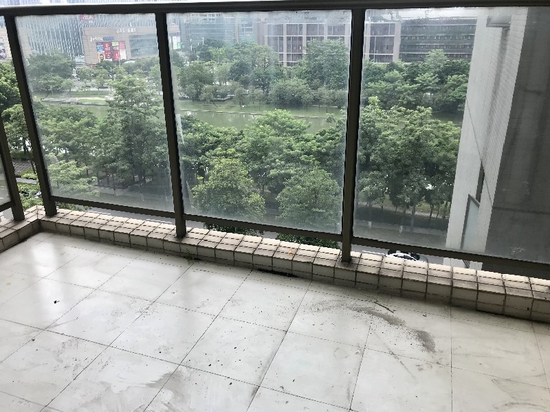 嘉信帝苑出租房阳台