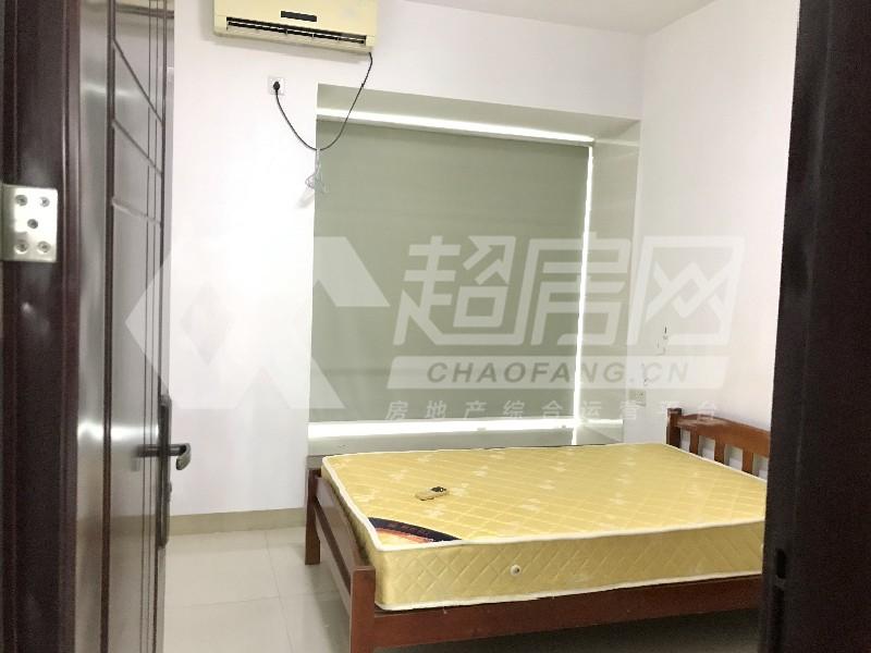 嘉信帝苑出租房卧室