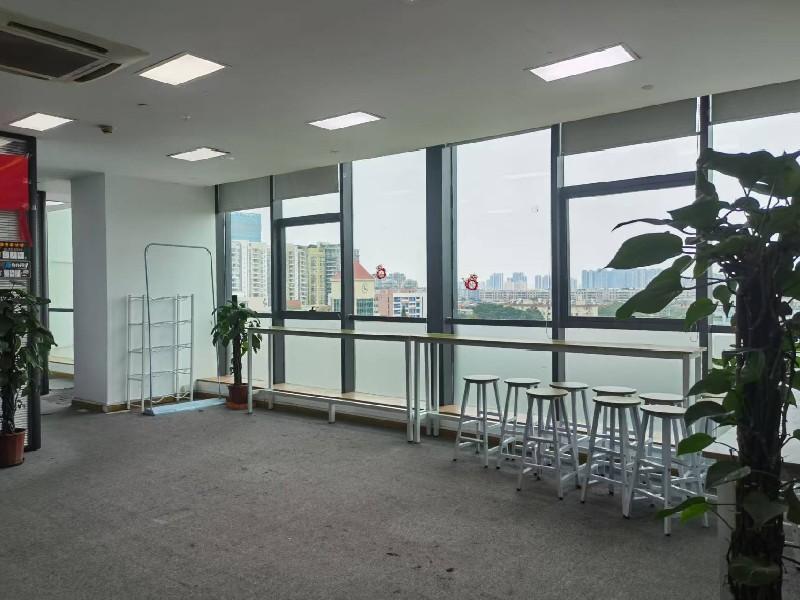 万邦商业广场出租房客厅