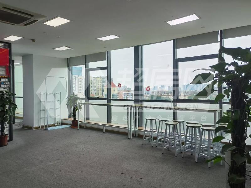 万邦商业广场出租房客厅