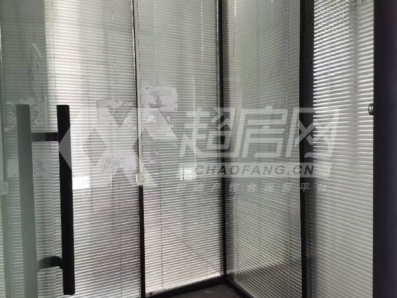 万邦商业广场出租房卧室
