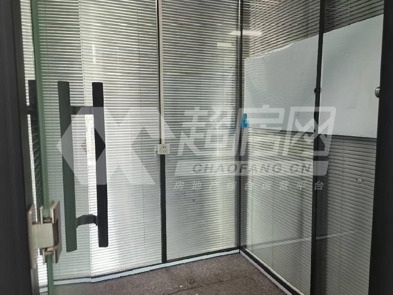 万邦商业广场出租房卧室