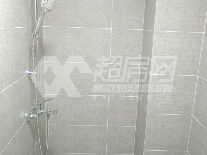 银钻广场出租房客厅