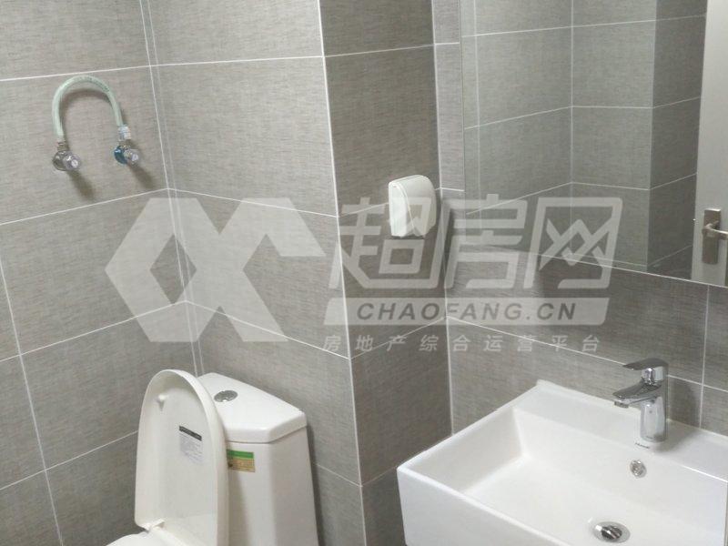 银钻广场出租房卧室