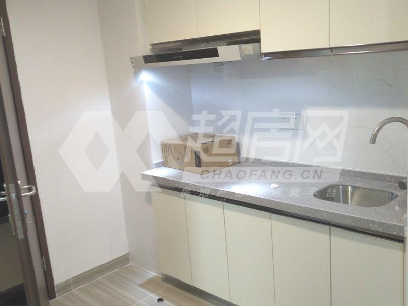 银钻广场出租房卧室