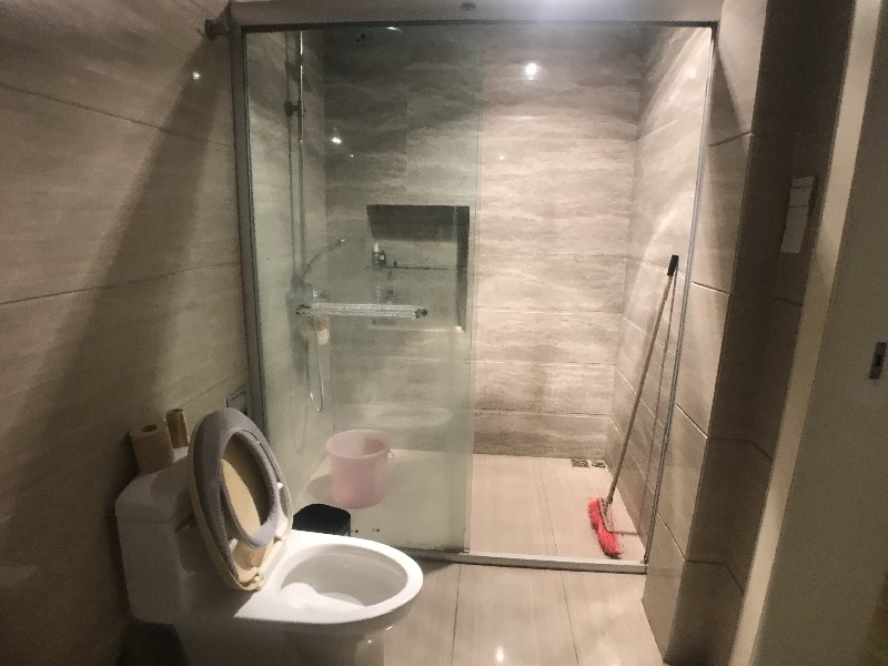 嘉信城市花园三期出租房厨房及卫生间