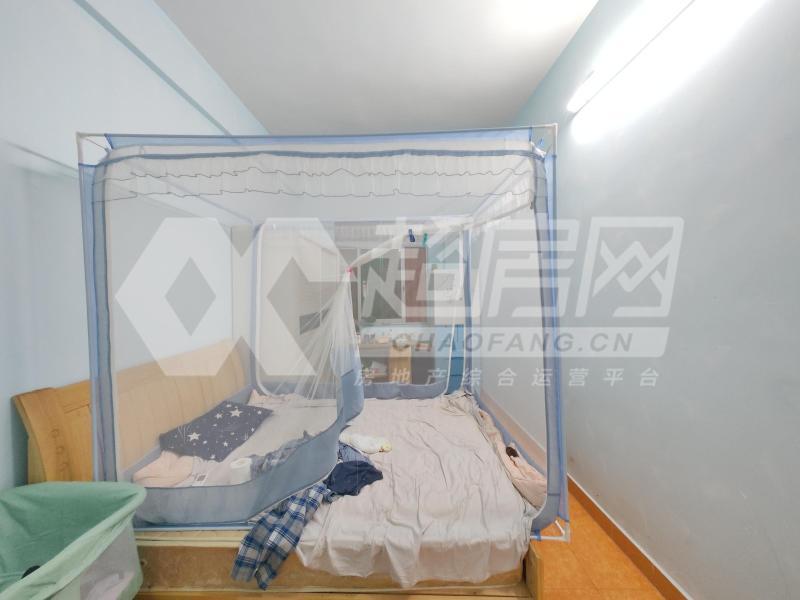 府又居委会出租房卧室