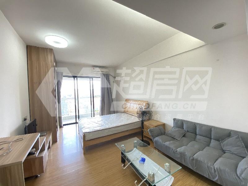 西山上筑出租房客厅