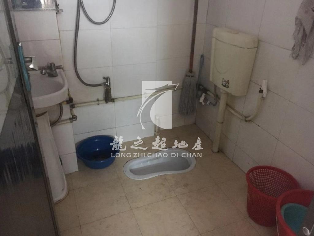 康明楼出租房厨房及卫生间