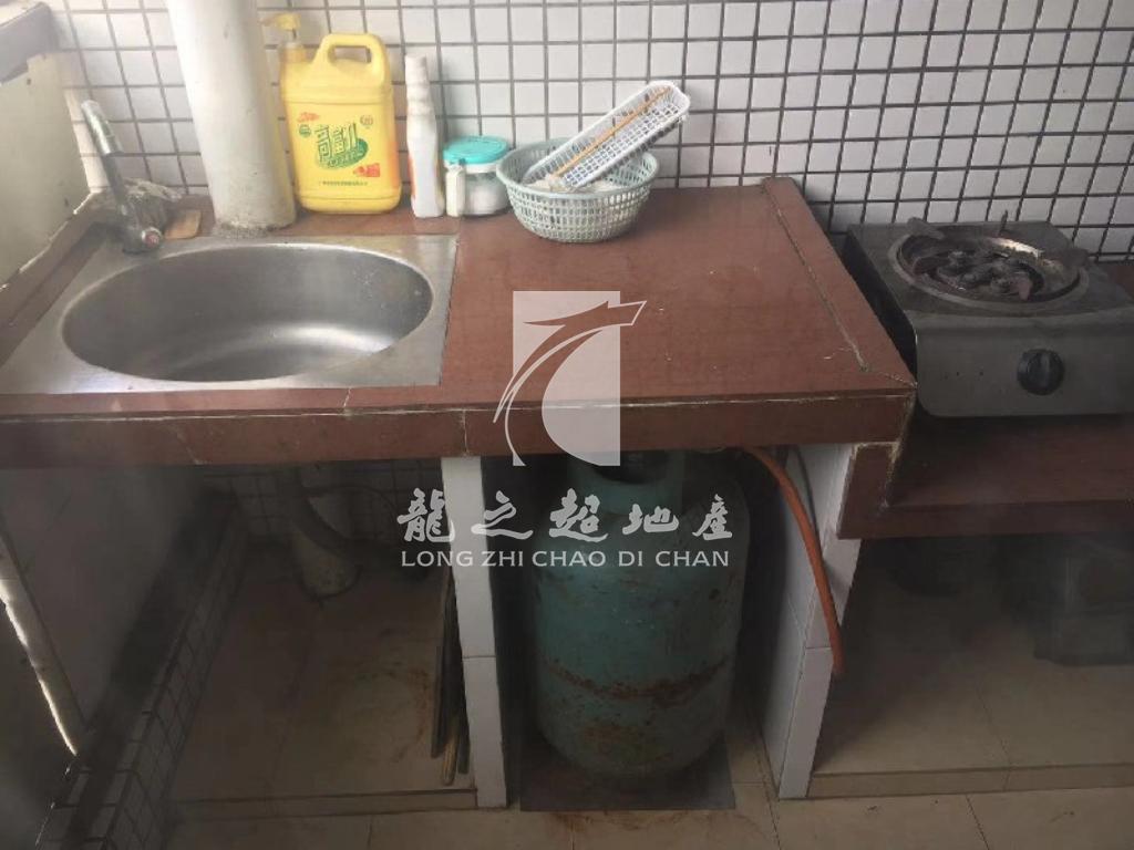 康明楼出租房厨房及卫生间