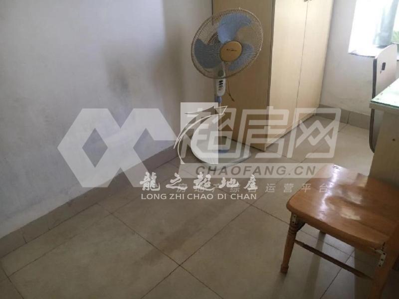 康明楼出租房卧室