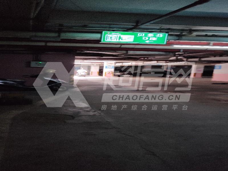 明日华府出租房书房