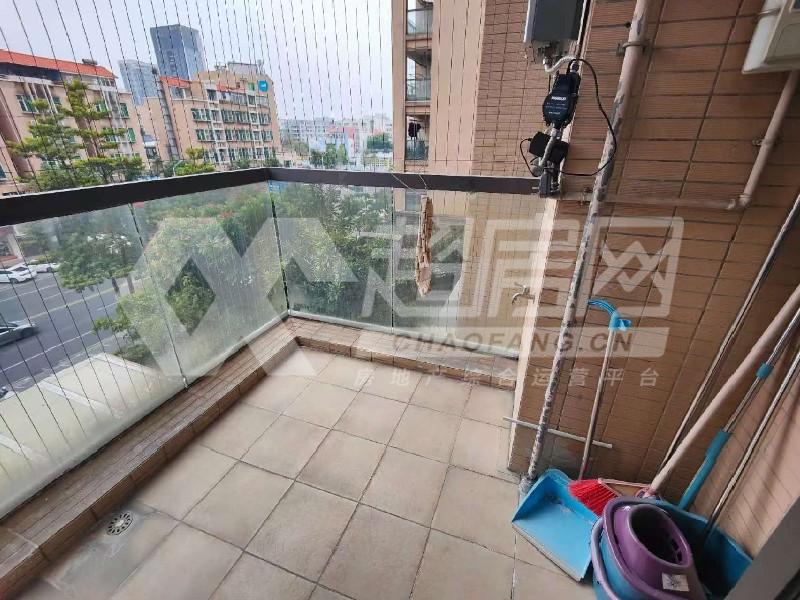 东林美域出租房阳台