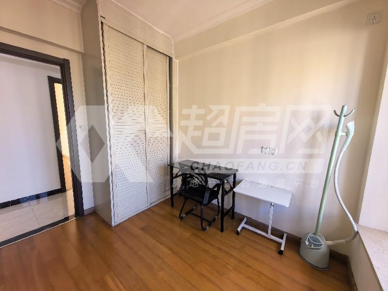伦教保利中央公园出租房卧室