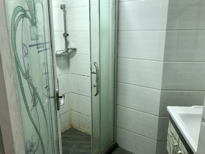 嘉兆台出租房厨房及卫生间