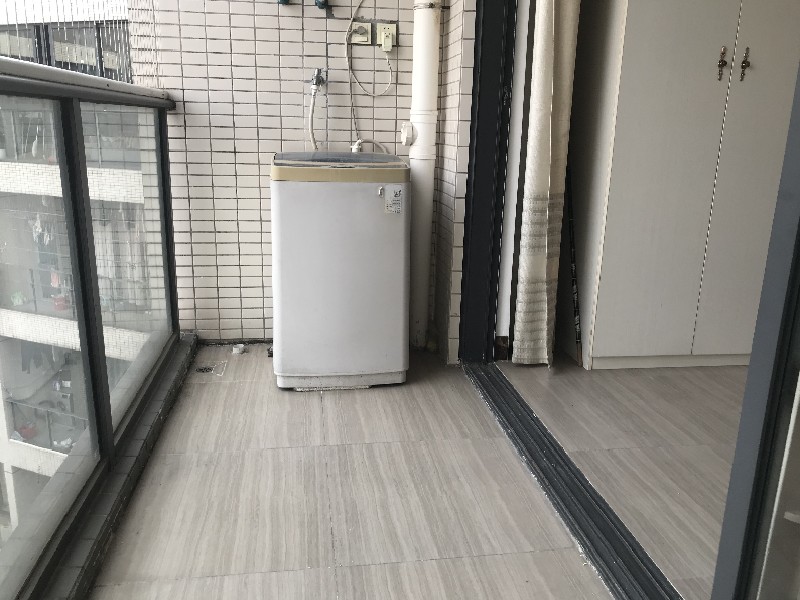 嘉兆台出租房阳台