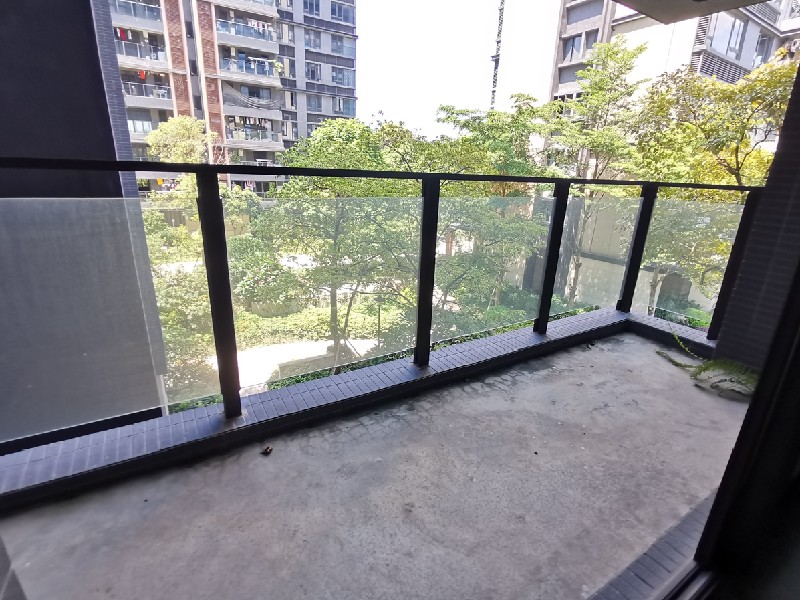 华侨城天鹅湖出租房阳台