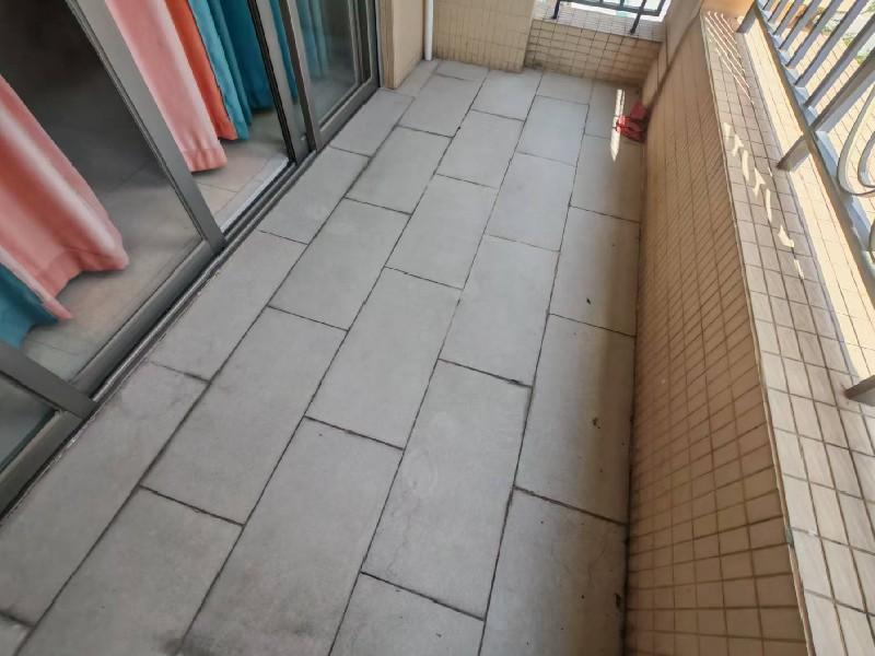 御豪华府出租房阳台