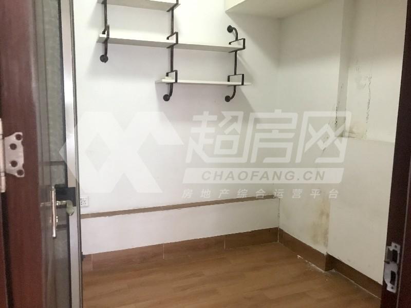 嘉信帝苑出租房卧室