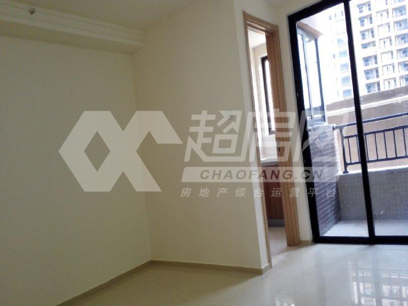 绿地中心（商住楼）出租房客厅