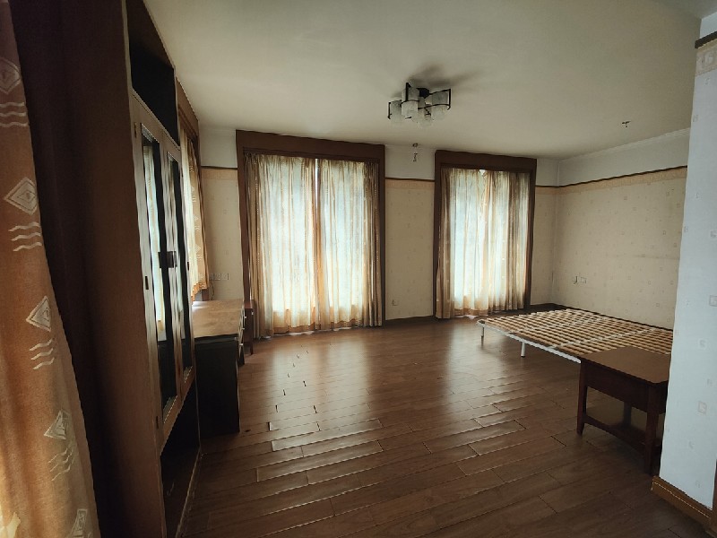 金桂花园出租房卧室
