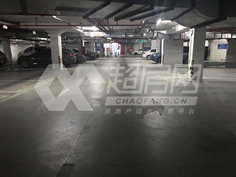 伦教保利中央公园出租房客厅