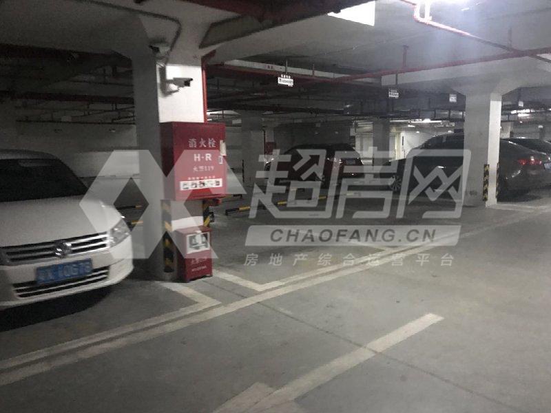 伦教保利中央公园出租房卧室