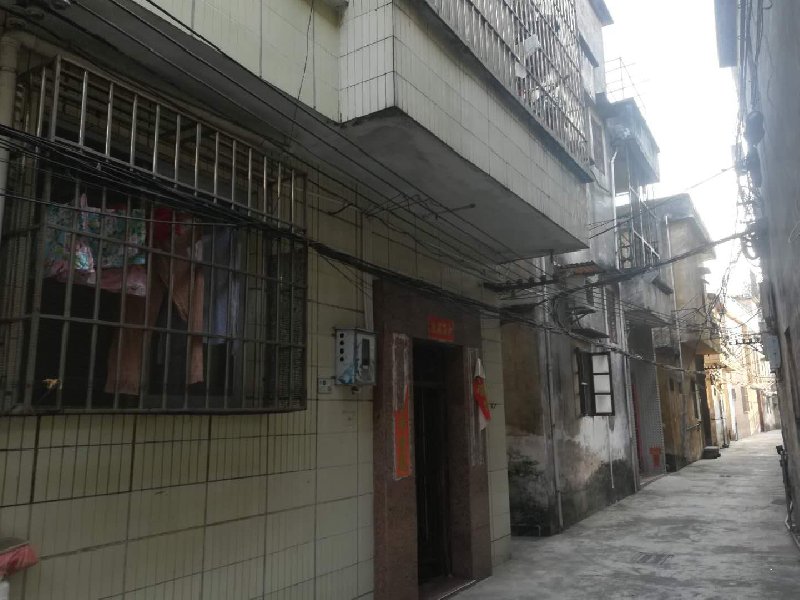 常教居委会出租房客厅