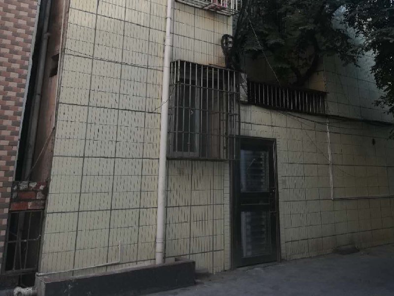 常教居委会出租房卧室