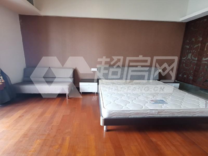 明日华府出租房客厅