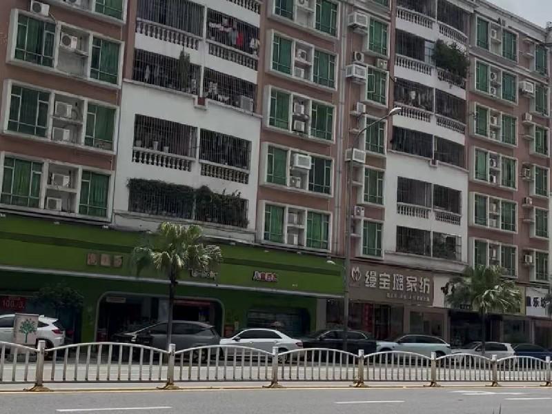 振华居委会出租房客厅