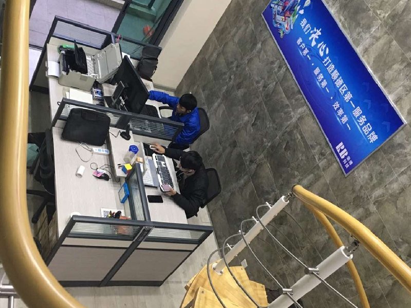华美达广场出租房客厅