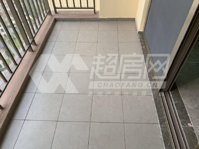 雅居乐英伦首府出租房卧室