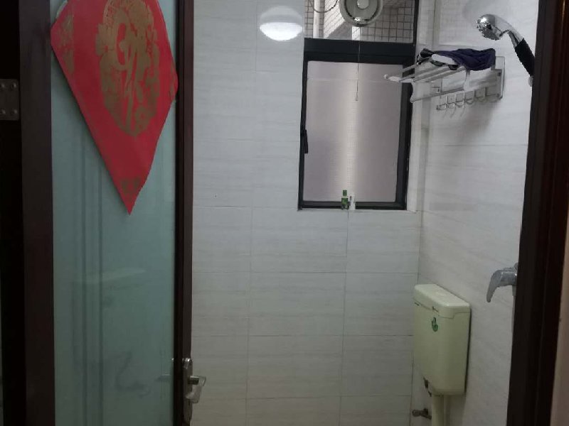 威博大厦出租房厨房及卫生间