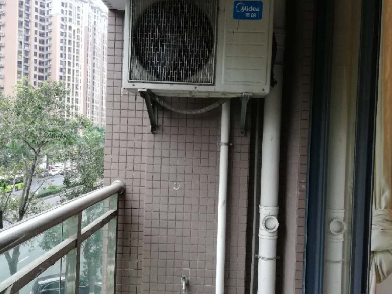 威博大厦出租房阳台