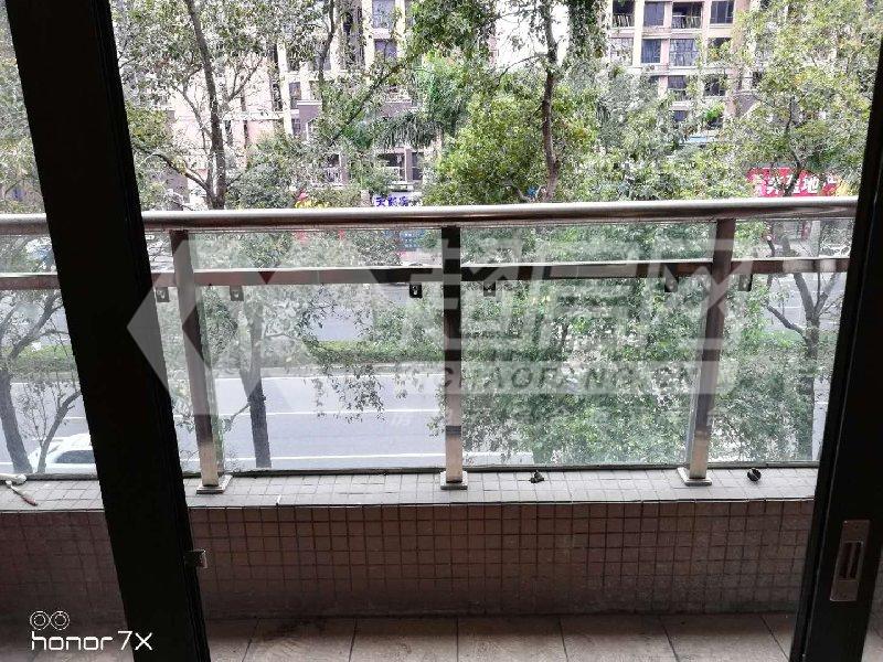 威博大厦出租房阳台