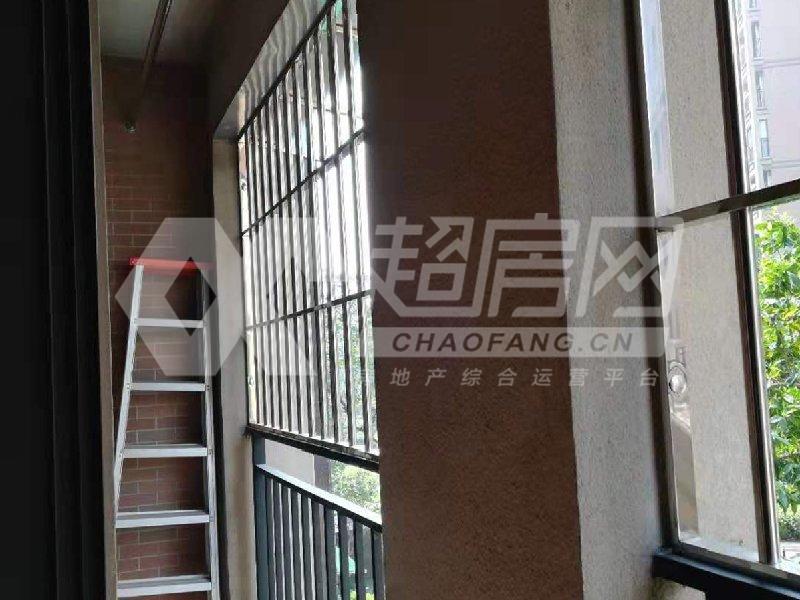 保利百合出租房阳台
