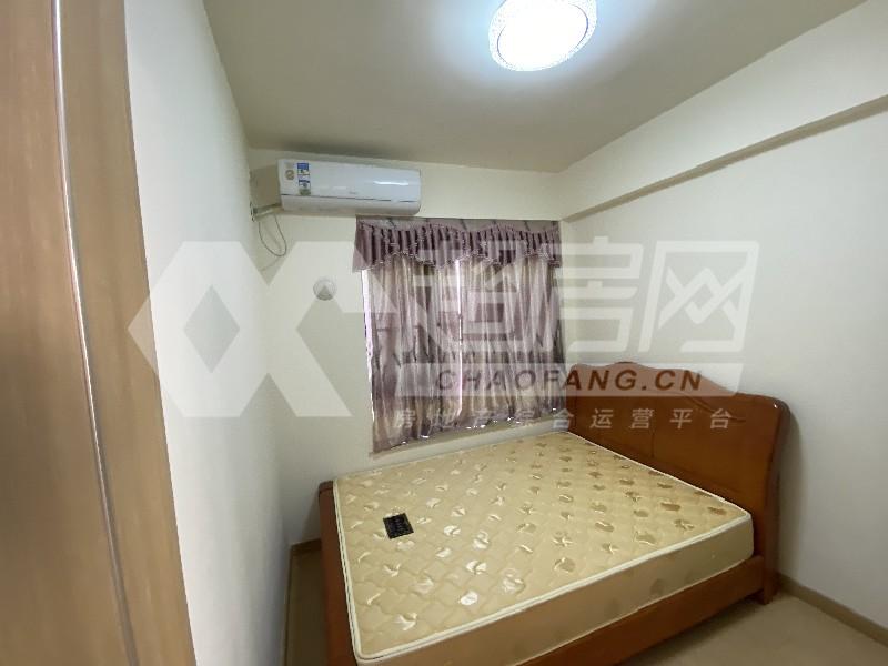 万科缤纷西园出租房卧室