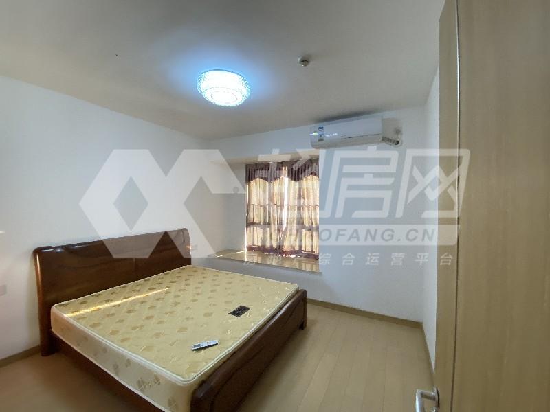 万科缤纷西园出租房卧室