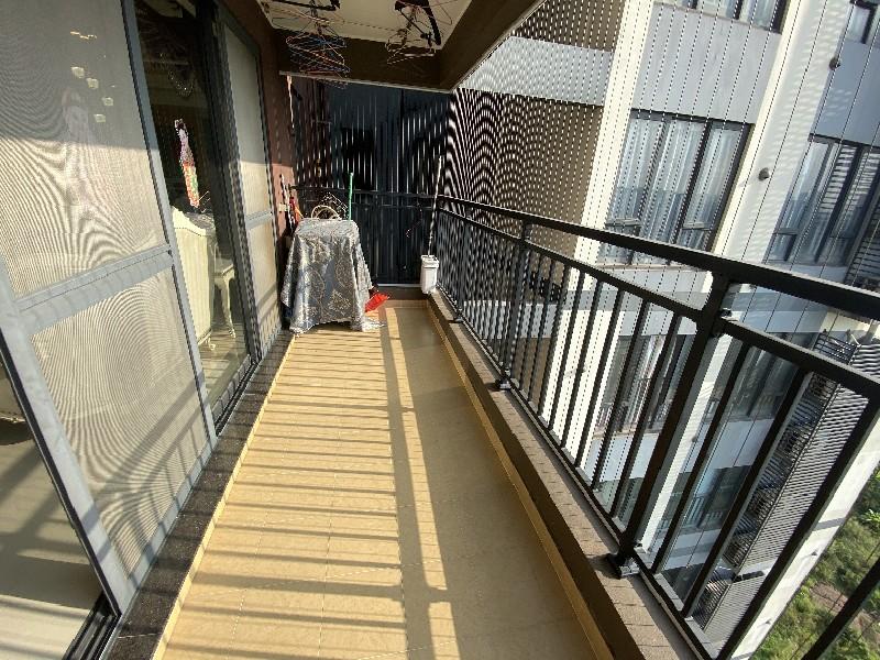 万科缤纷西园出租房阳台