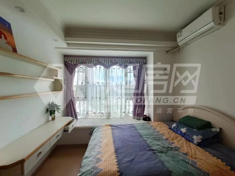 万科缤纷西园出租房卧室