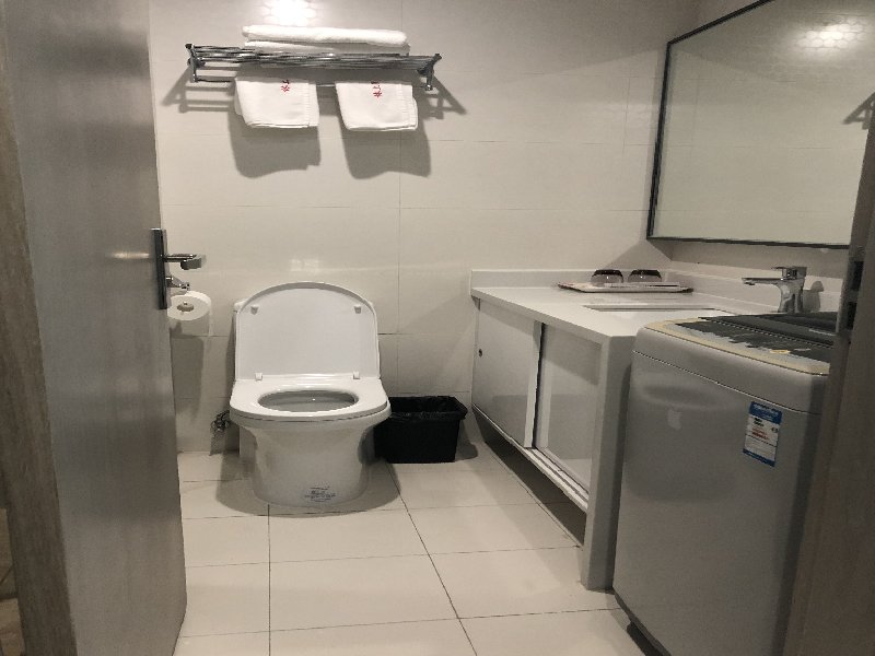 林上湾出租房厨房及卫生间
